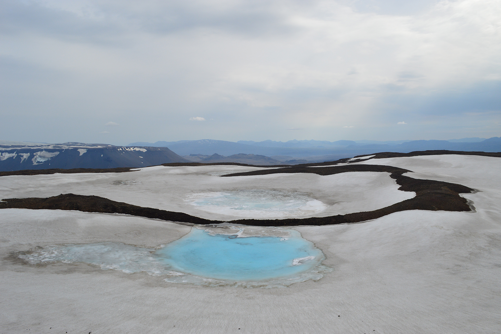 Eitt sinn var jökull á Oki en ísinn á toppnum er núna of þunnur til að teljast jökull. Mynd: Helga Aradóttir