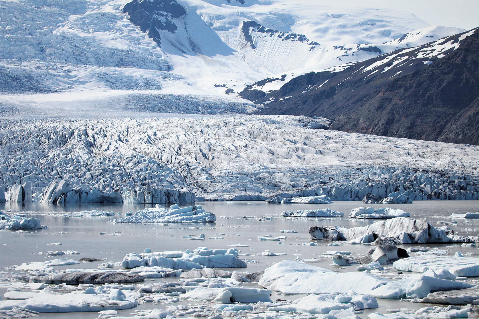 Breiðamerkurjökull og Jökulsárlón. Vegna hamfarahlýnunar þá bráðna jöklar heimsins nú hratt. Mynd: Helgi Guðmundsson