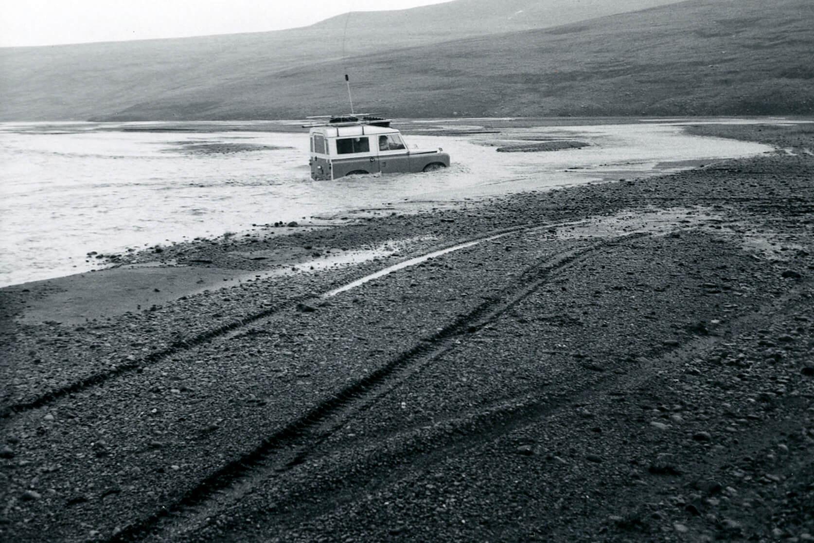 Fjallaferð á Brúaröræfum 1970 - Ekið á vaði við ármót Kreppu og Kverkár.