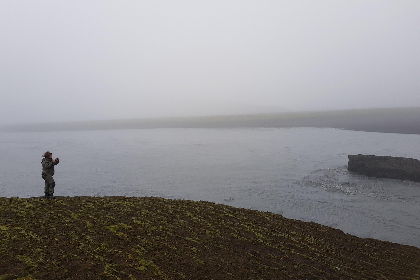 Landvörður fylgist með Skaftárhlaupi. Mynd: Nína Aradóttir